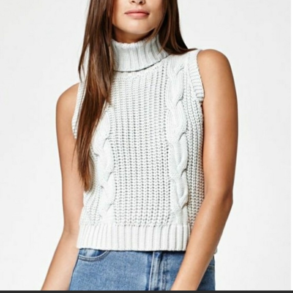 Kendall&Kylie Cable Knit Turtleneck Tank Top Vest